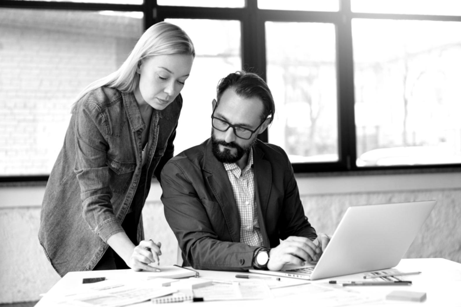 Allestimento elegante di matrimonio curato dai partner