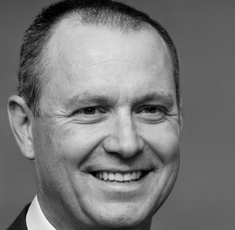 Ritratto professionale di Luca Ferretti, fotografo matrimonialista di xilvoremana